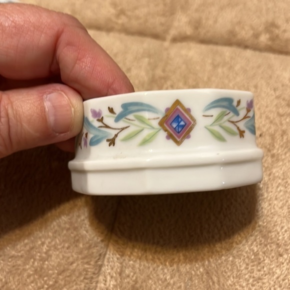 Prestige Of lace Venetian collection lidded trinket box - Picture 5 of 7